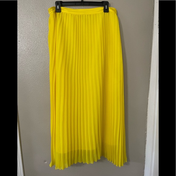 Target Disney Princess collection yellow pleated midi skirt 🌹💛 - Picture 5 of 5